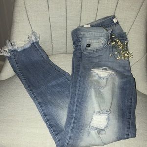 KanCan Low Rise Light-Wash Skinny Ankle Jeans